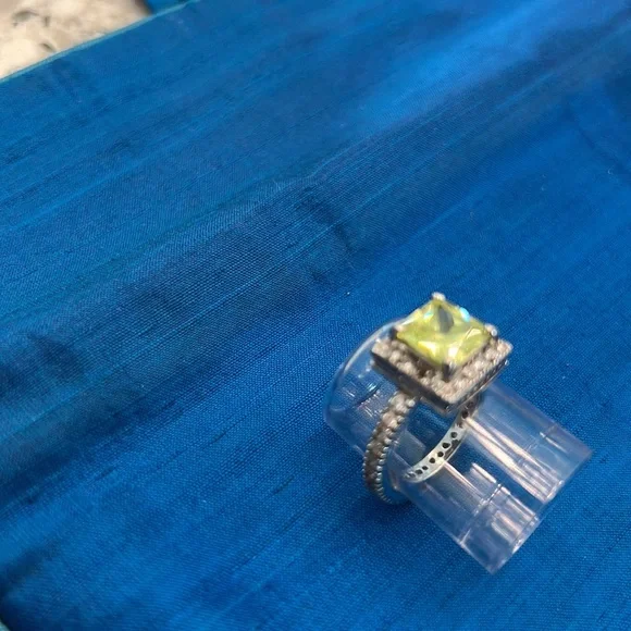 Peridot bracelet, ring, earring and pendant set Costume - Picture 5 of 7